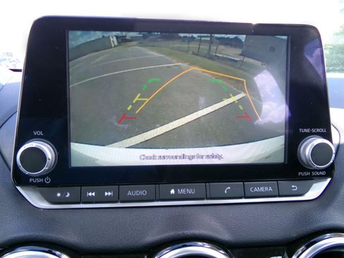 Used 2025 Nissan Sentra SV FWD image 9