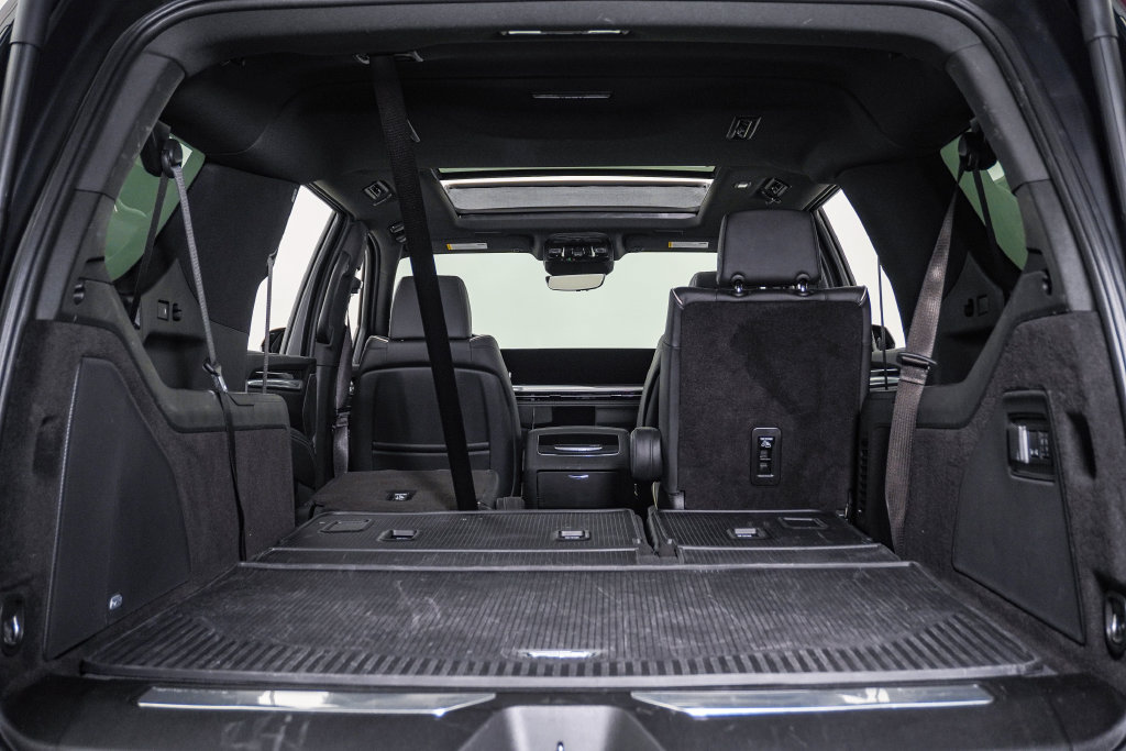 Used 2026 Cadillac Escalade ESV Luxury w/ LPO, Floor Liner Package AWD/4WD image 31