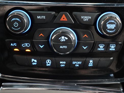 Used 2022 Jeep Grand Cherokee Limited AWD/4WD image 30