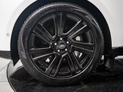 Used 2022 Land Rover Range Rover SE image 13