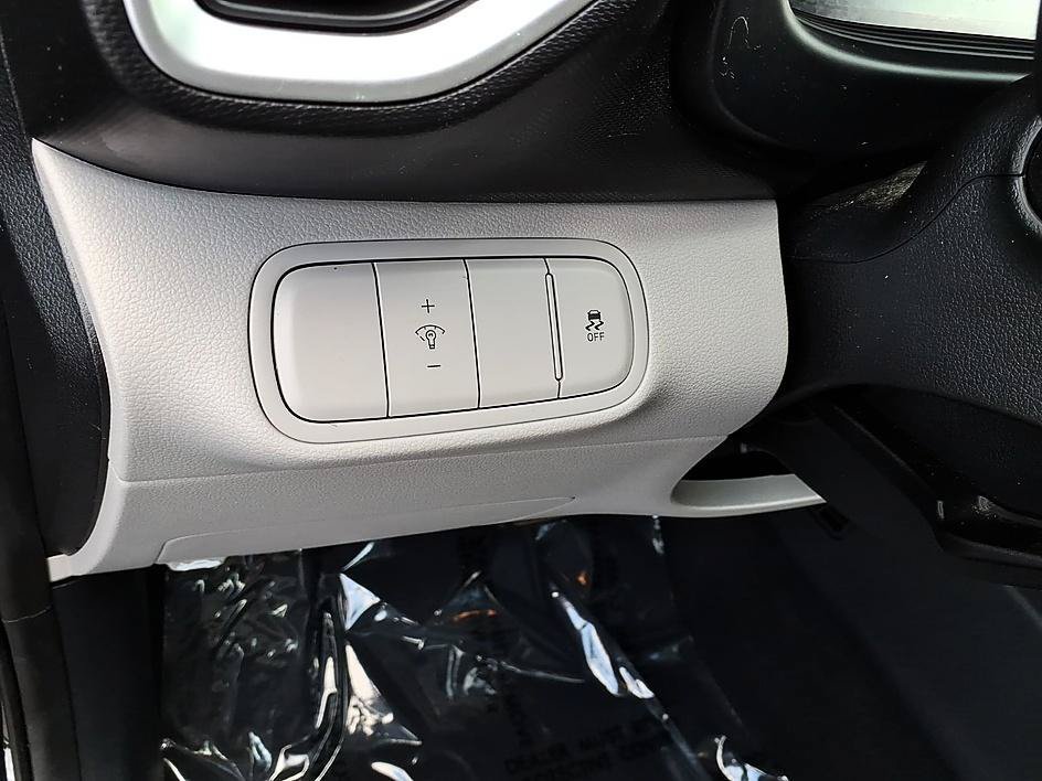 Used 2026 Hyundai Venue SEL FWD image 13