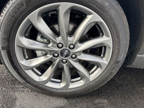 Used 2022 Lincoln Corsair FWD w/ Premium Package image 9