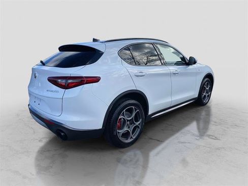 Used 2022 Alfa Romeo Stelvio Ti image 9
