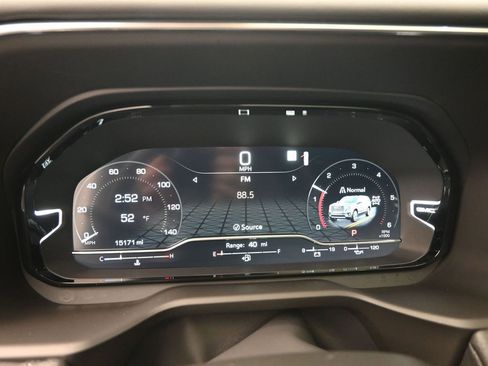 Used 2022 GMC Yukon Denali w/ Denali Premium Package image 16