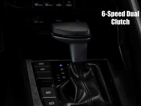 Used 2025 Hyundai Elantra SEL image 24