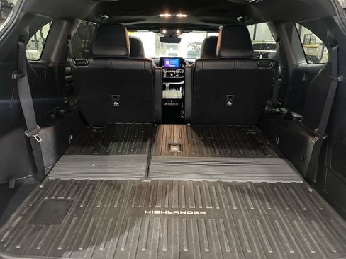 Used 2024 Toyota Highlander XSE FWD image 24