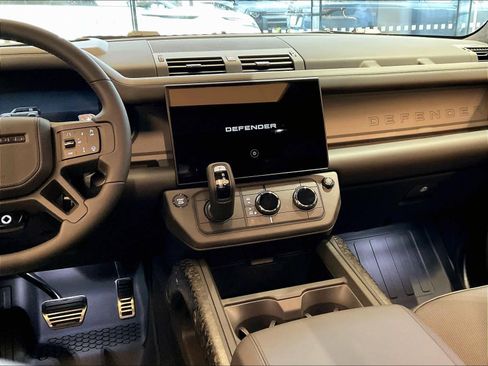 New 2026 Land Rover Defender 110 OCTA image 9