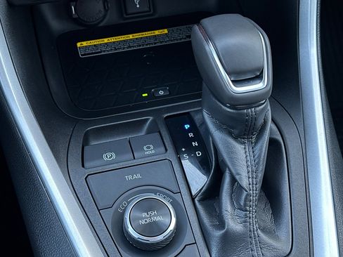 Used 2021 Toyota RAV4 XLE Premium image 21