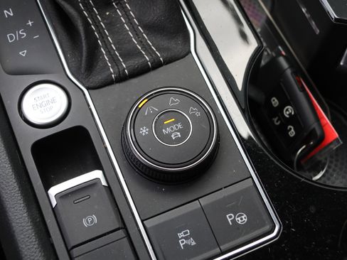 Used 2022 Volkswagen Atlas SEL Premium image 29