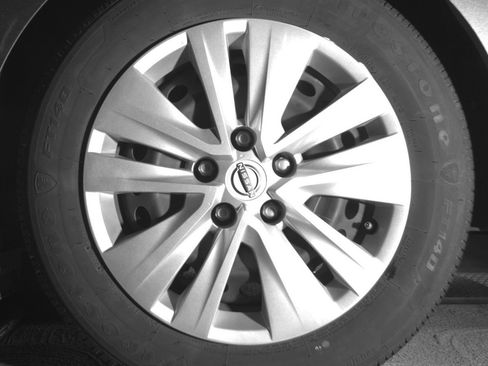 Used 2025 Nissan Sentra S image 14