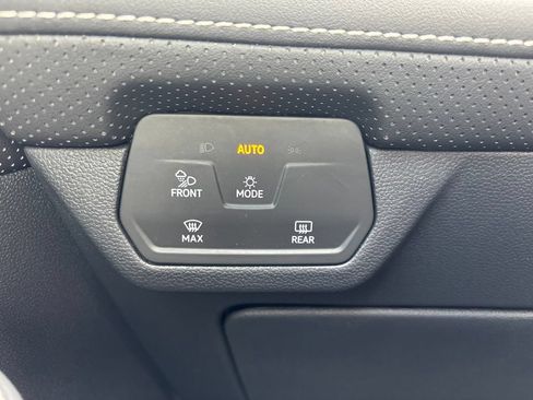 Used 2024 Volkswagen Atlas SE FWD image 31