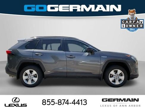 Used 2019 Toyota RAV4 LE w/ Carpet Mat Package AWD/4WD image 10