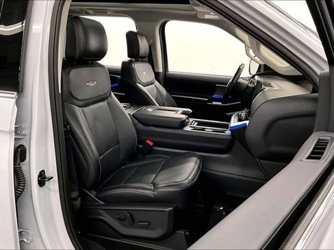 Used 2025 Ford Expedition Platinum AWD/4WD image 8