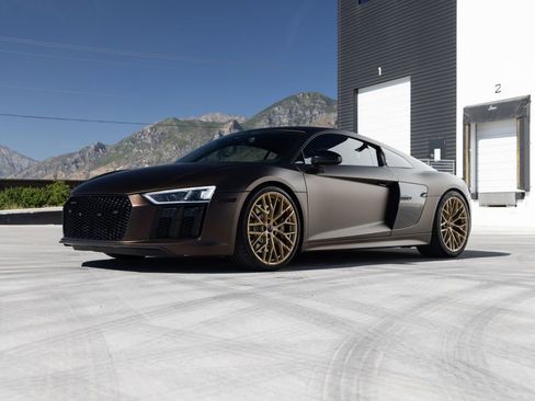 Used 2017 Audi R8 V10 w/ Carbon Exterior Package AWD/4WD image 5
