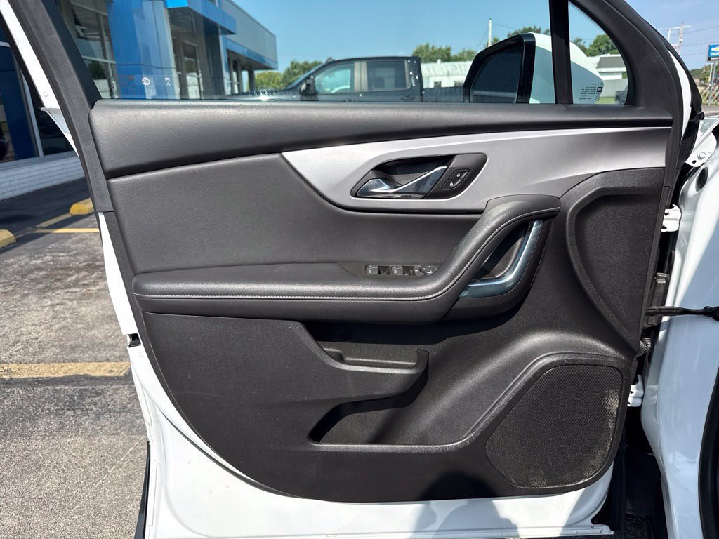 Used 2025 Chevrolet Blazer LT FWD image 11