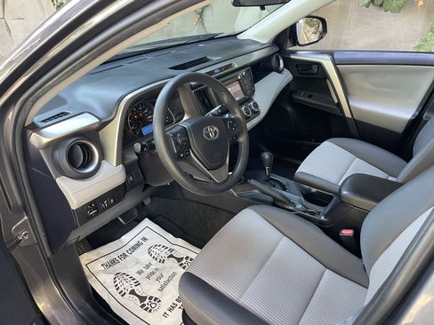 Used 2015 Toyota RAV4 LE AWD/4WD image 4