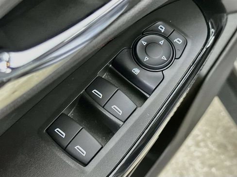 Used 2025 Chevrolet Trax RS w/ Driver Confidence Package FWD image 20