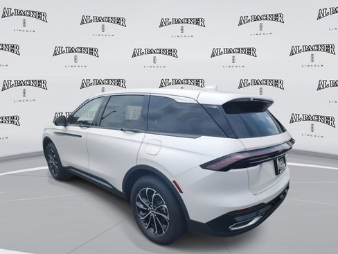 New 2025 Lincoln Nautilus Premier image 3