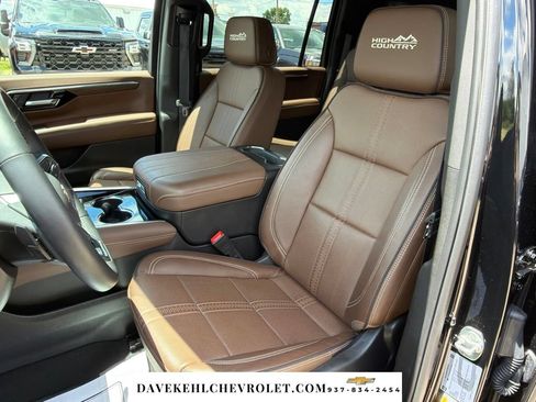 Used 2025 Chevrolet Suburban High Country w/ Sun And Tow Package AWD/4WD image 13