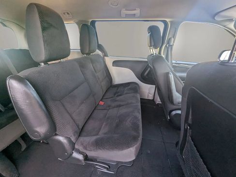 Used 2019 Dodge Grand Caravan SE w/ UConnect Hands-Free Group FWD image 15