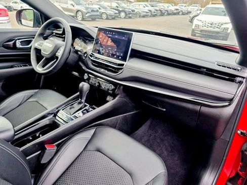 Used 2024 Jeep Compass Latitude w/ Sun and Sound Group image 12