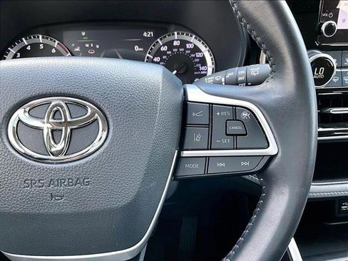 Used 2024 Toyota Highlander LE image 21