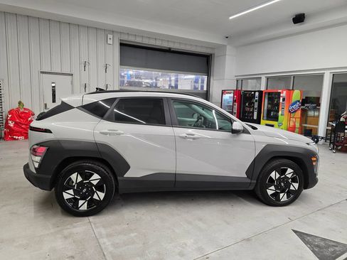 Used 2024 Hyundai Kona SEL FWD image 7