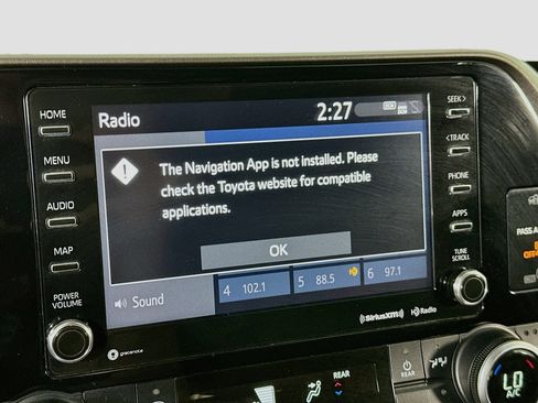 Used 2020 Toyota Highlander XLE FWD image 22