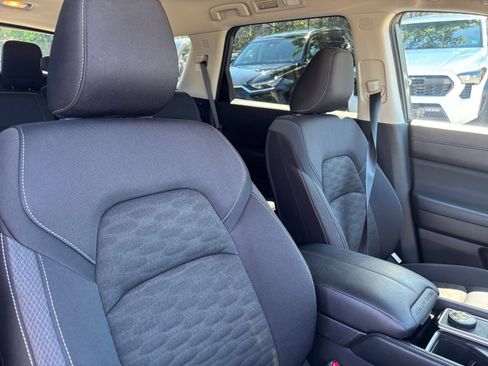 Used 2025 Nissan Pathfinder SV AWD/4WD image 32