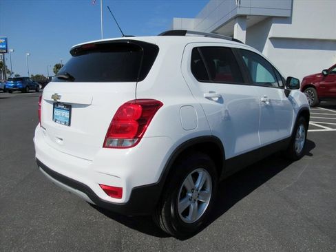Certified 2022 Chevrolet Trax LT w/ LT Convenience Package image 5