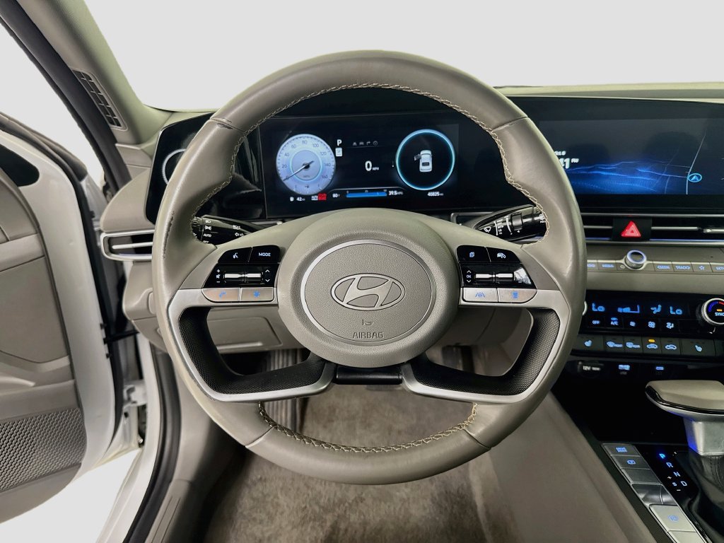 Used 2025 Hyundai Elantra SEL FWD image 12