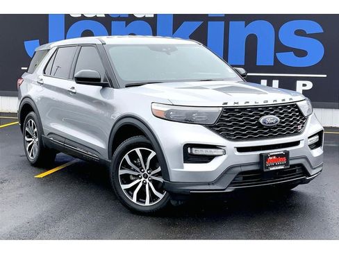 Used 2022 Ford Explorer ST image 2