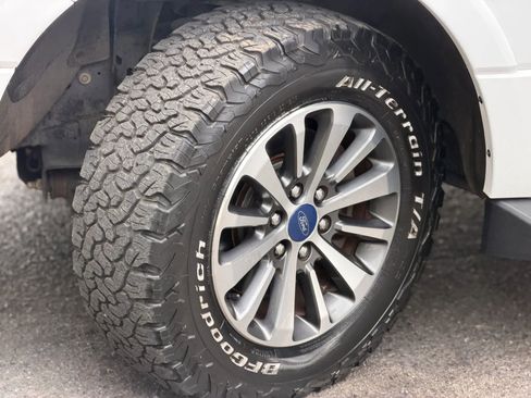 Used 2015 Ford Expedition XLT image 16