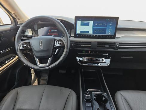 Used 2025 Lincoln Corsair FWD w/ Equipment Group 101A image 9