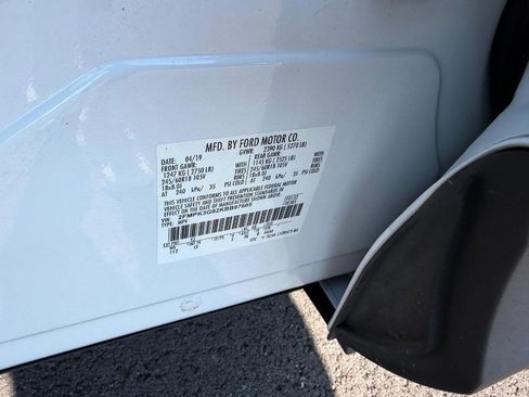 Used 2019 Ford Edge SE FWD image 22