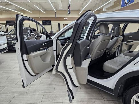 Used 2020 Cadillac XT4 Luxury w/ Cold Weather Package FWD image 15
