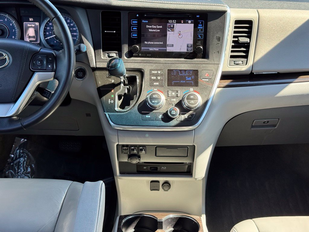 Used 2017 Toyota Sienna XLE Premium FWD image 29