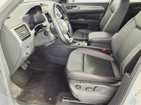 Used 2020 Volkswagen Atlas Cross Sport SEL w/ Cross Sport MDO Package FWD image 12