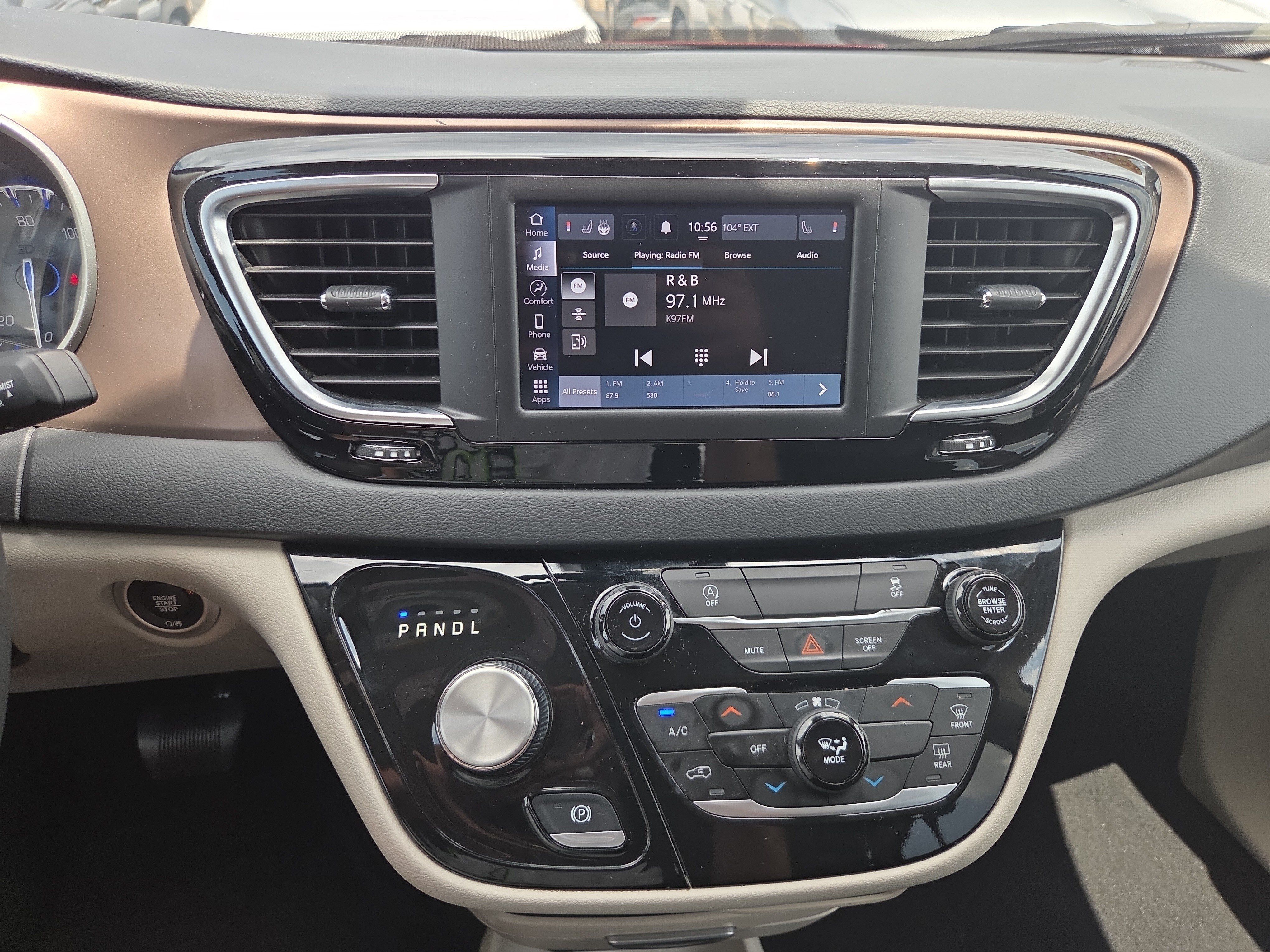 Used 2023 Chrysler Voyager LX FWD image 14