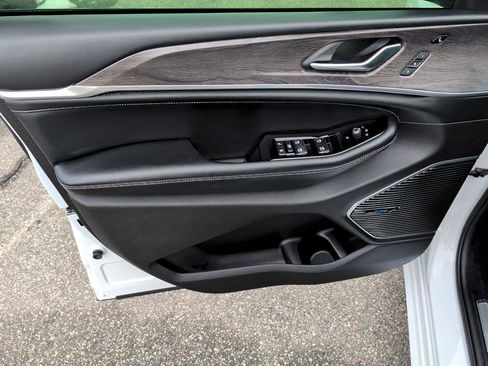 Used 2021 Jeep Grand Cherokee L Overland w/ Luxury Tech Group IV image 16