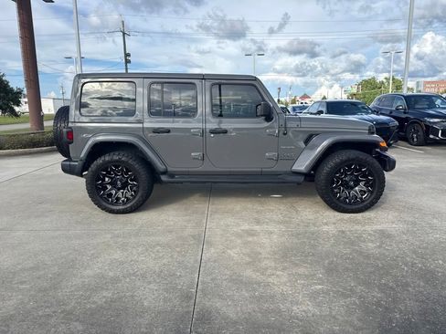 Used 2023 Jeep Wrangler Unlimited Sahara w/ Cold Weather Group AWD/4WD image 6
