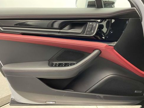 Certified 2025 Porsche Panamera 4S image 39