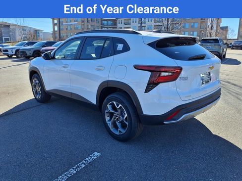 New 2025 Chevrolet Trax LT w/ Driver Confidence Package image 28