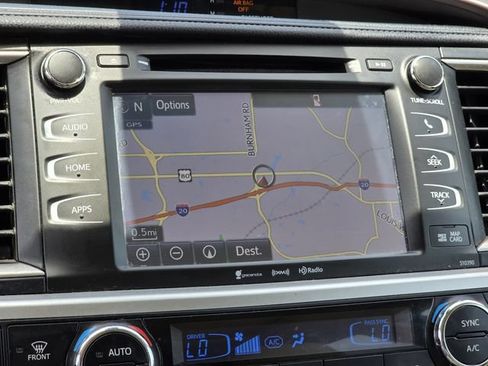 Used 2019 Toyota Highlander XLE FWD image 8