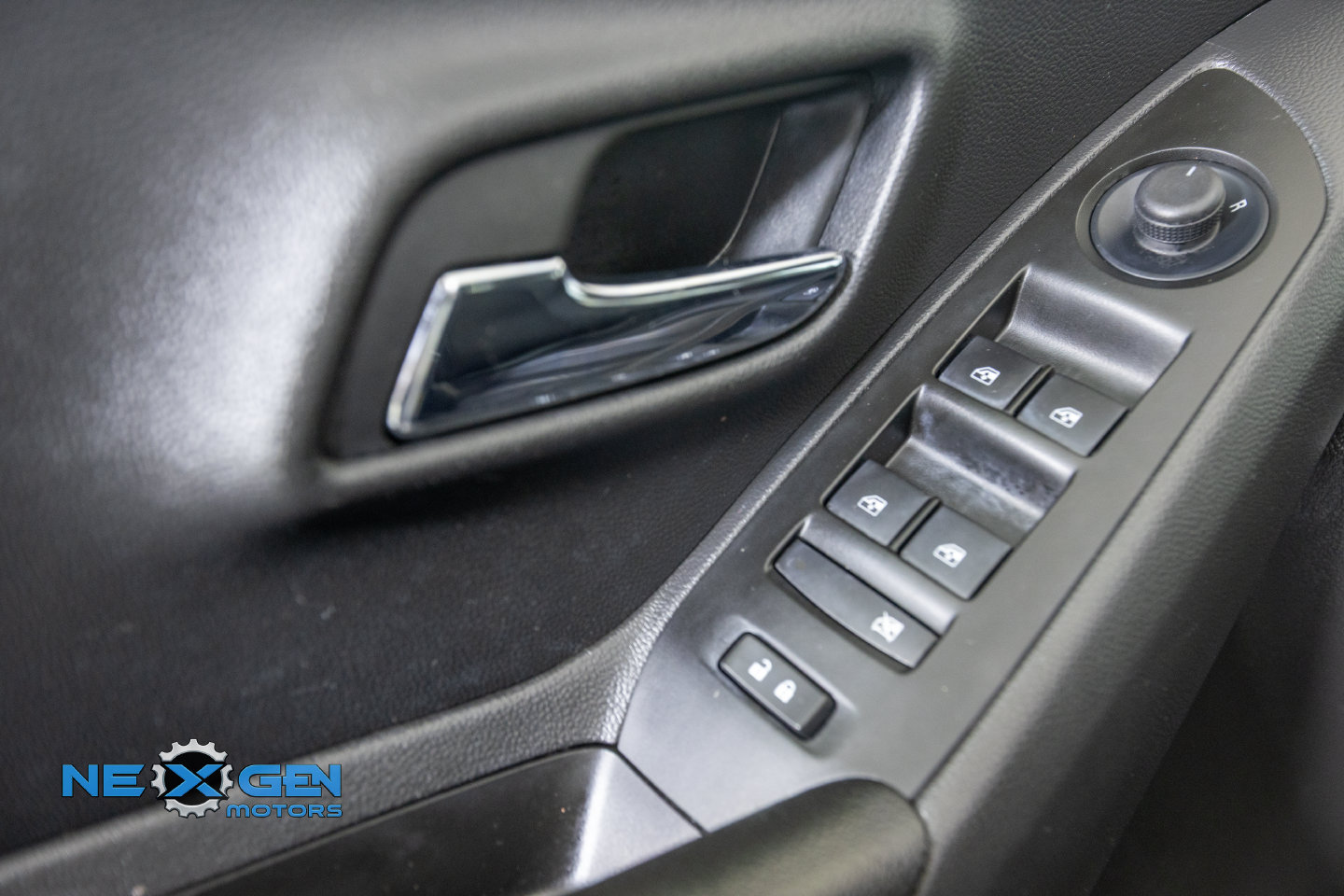 Used 2022 Chevrolet Trax LT w/ Midnight Edition AWD/4WD image 13