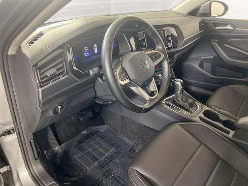 Used 2023 Volkswagen Jetta SE image 9