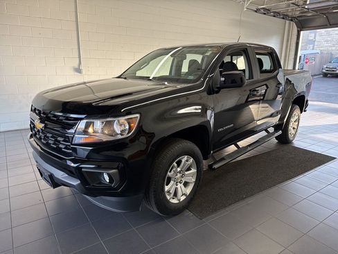 Used 2022 Chevrolet Colorado LT w/ LT Convenience Package image 4