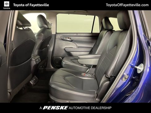 Used 2021 Toyota Highlander XLE image 27