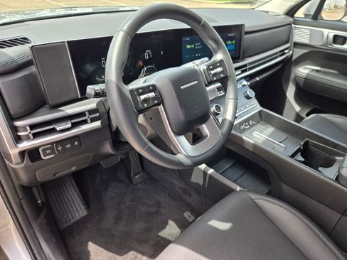 Used 2026 Hyundai Santa Fe SEL FWD image 9