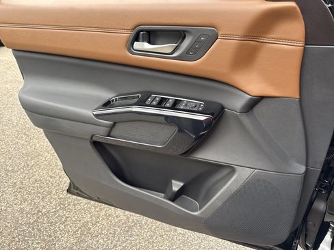 New 2026 Nissan Pathfinder Platinum FWD image 16